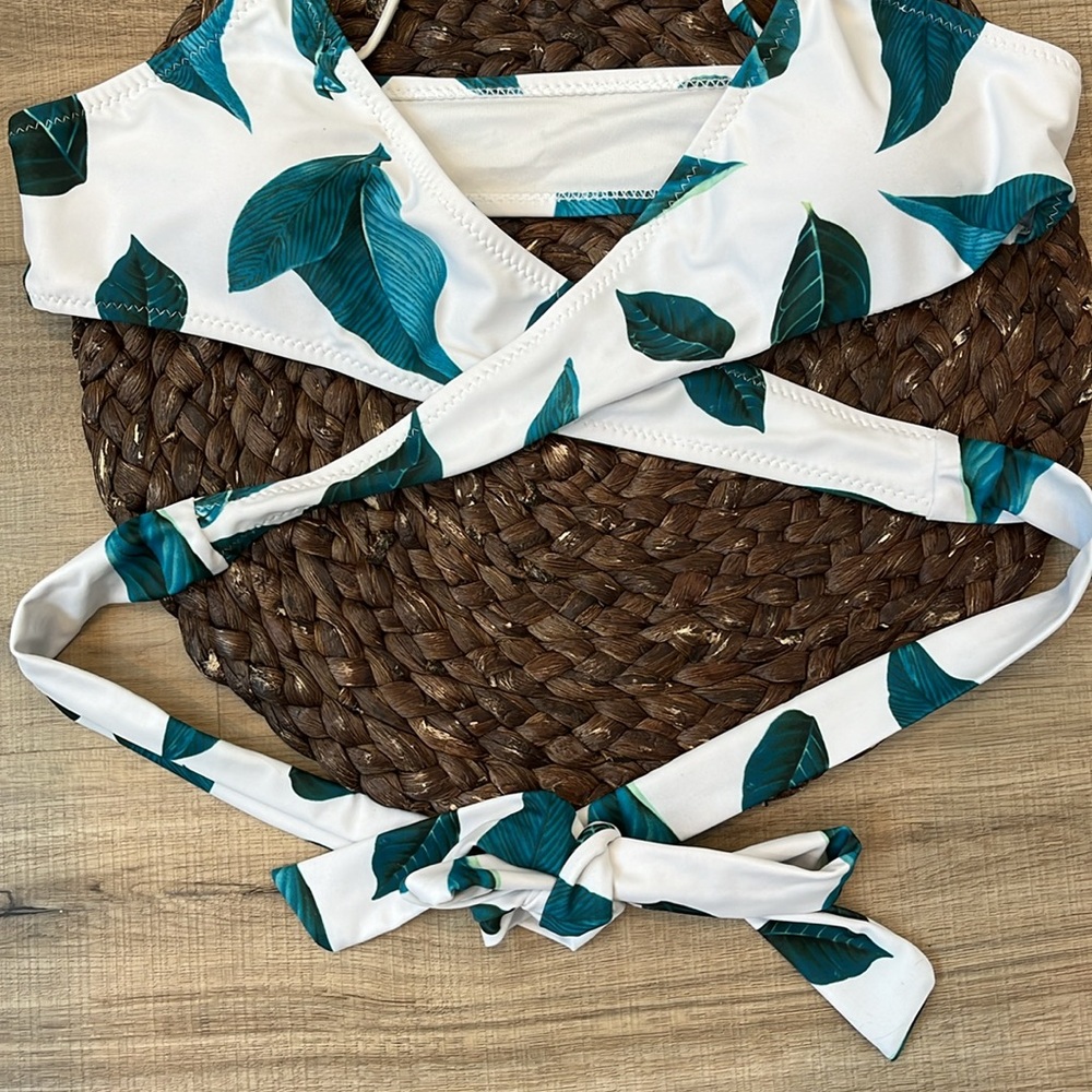 Cupshe Push Up Bikini Top Leaf Pattern Crossover … - image 4